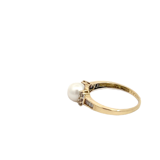 14K Pearl & Diamond Ring