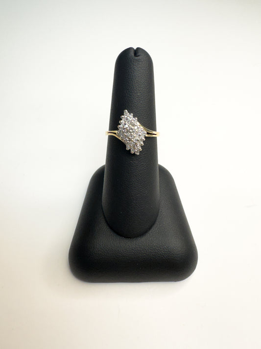 10k yellow gold and Diamond cluster ring