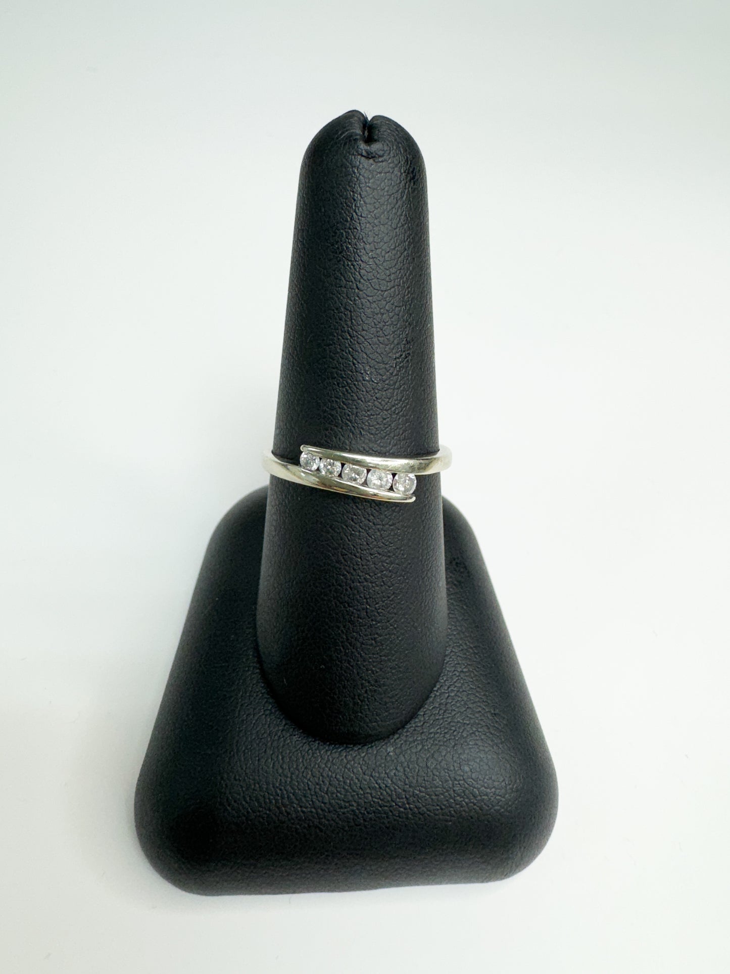 10k White Gold and Diamond Ring