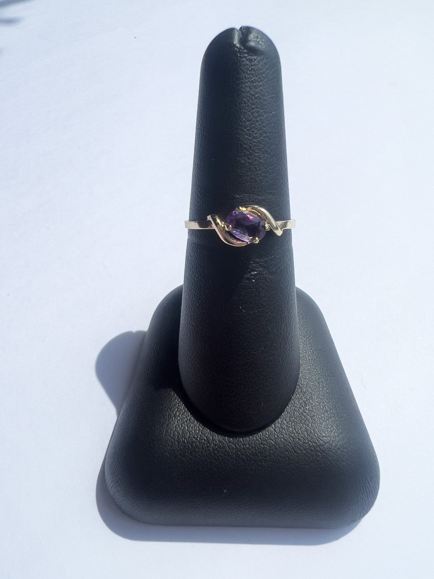 10k Yellow Gold and Amethyst ring