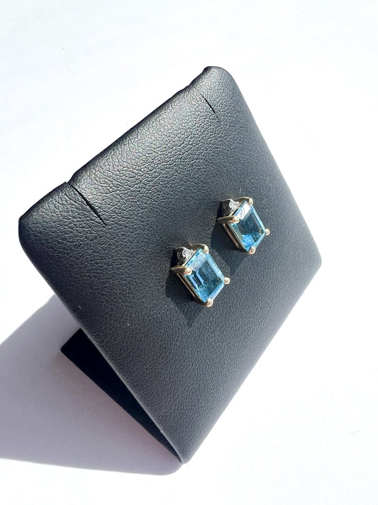 14K Yellow Gold and Blue Topaz Stud Earrings