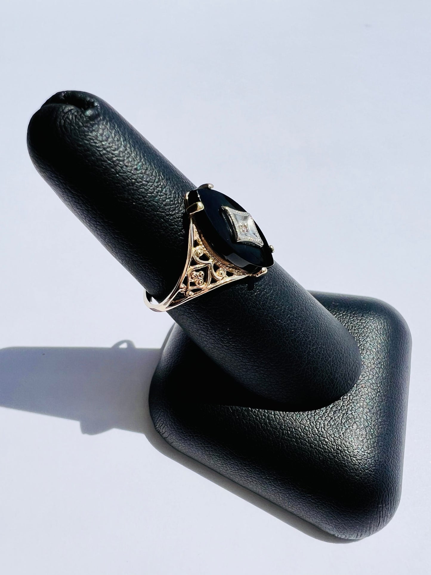 Yellow Gold Onyx Ring with Diamond